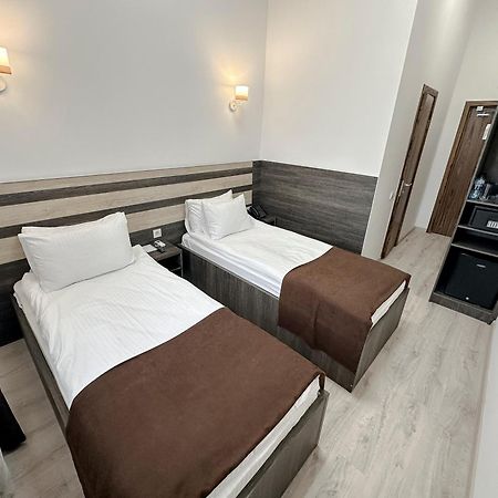 Infinity Plaza Hotel Atyrau Ngoại thất bức ảnh