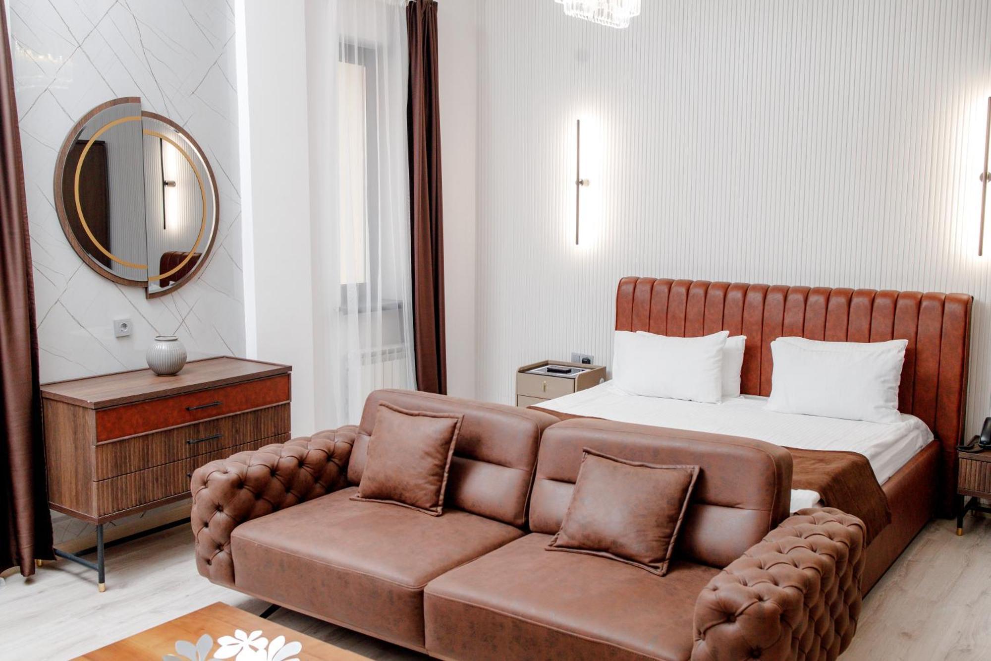 Infinity Plaza Hotel Atyrau Ngoại thất bức ảnh