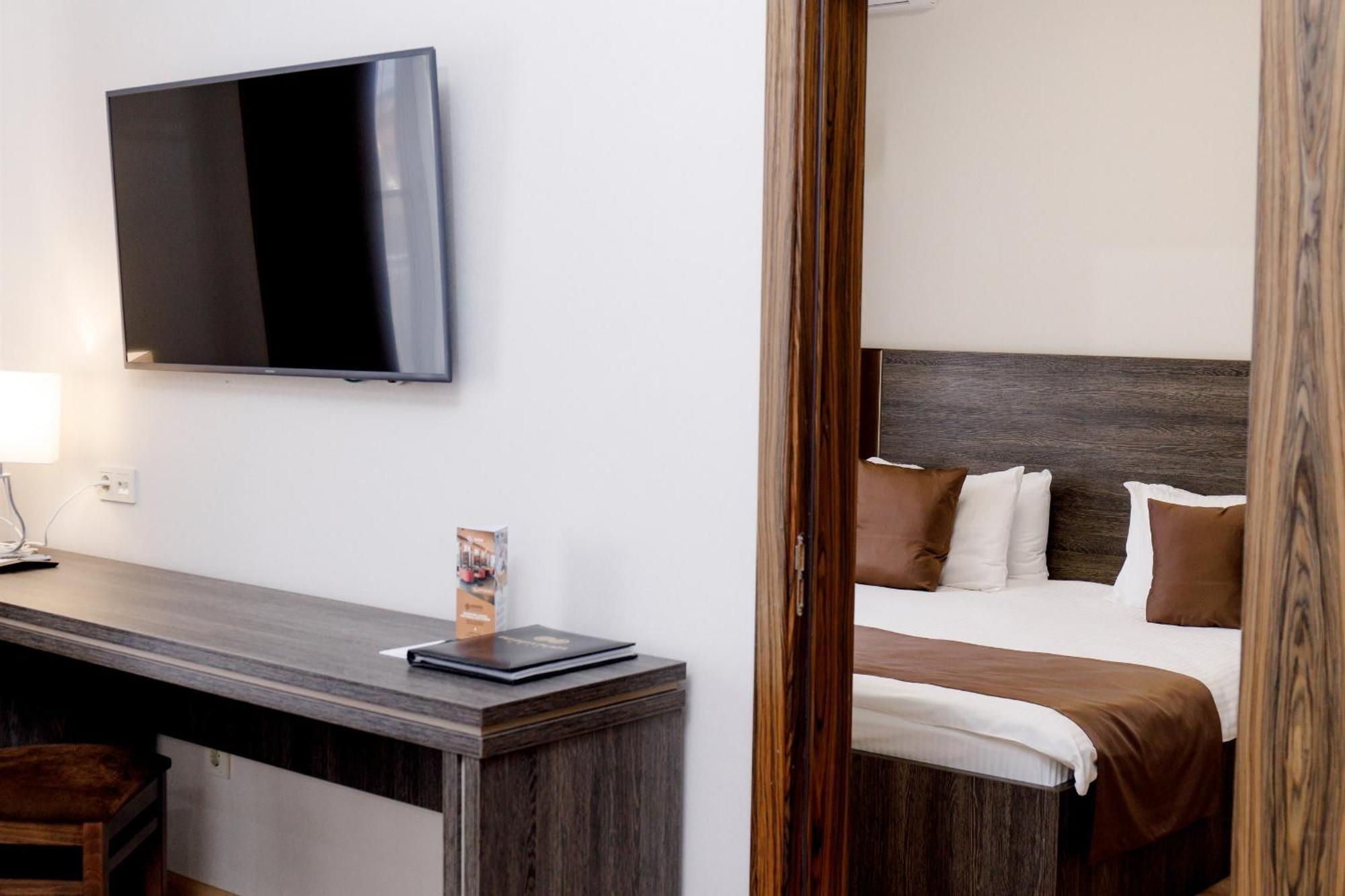 Infinity Plaza Hotel Atyrau Ngoại thất bức ảnh