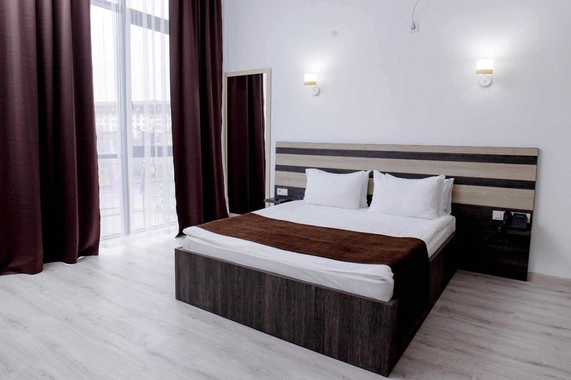 Infinity Plaza Hotel Atyrau Ngoại thất bức ảnh