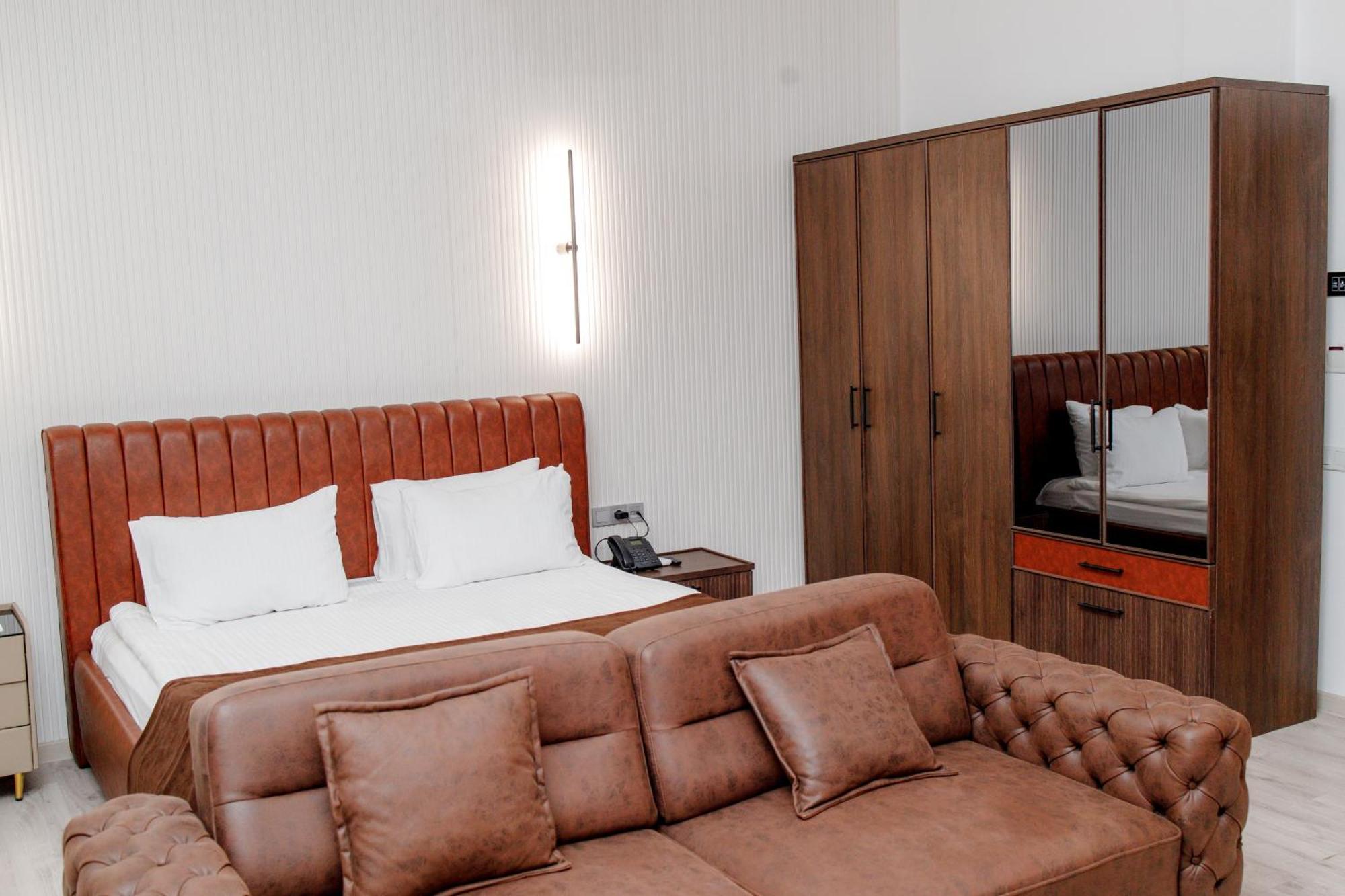 Infinity Plaza Hotel Atyrau Ngoại thất bức ảnh