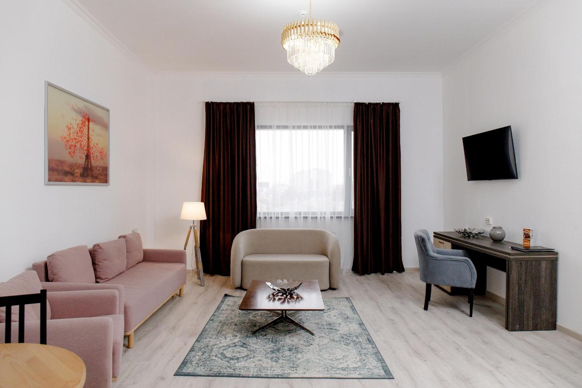 Infinity Plaza Hotel Atyrau Ngoại thất bức ảnh