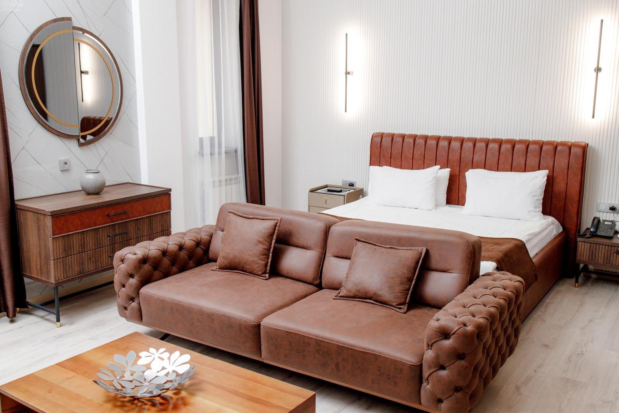 Infinity Plaza Hotel Atyrau Ngoại thất bức ảnh